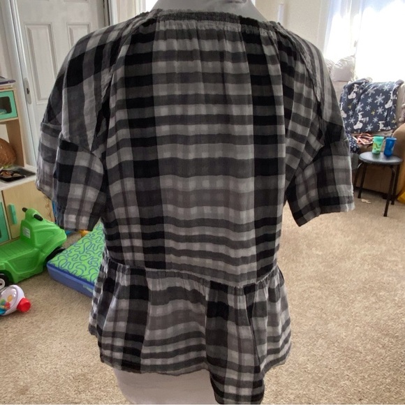 6 for$20❤️ Black and white checkered blouse - Picture 3 of 5